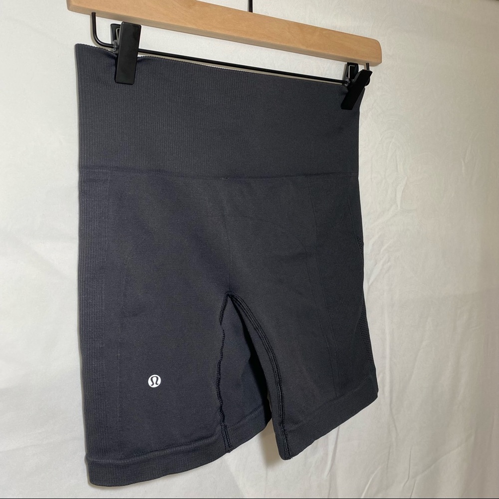 Lululemon Ebb And Flow Short Charcoal Size 8 - image 2